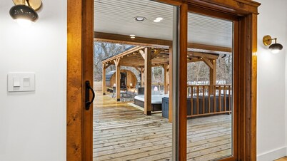 New! Walk to Water, Shops | Hot Tub, Sauna & Games