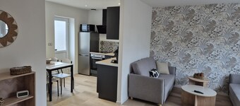 Maison individuelle avec jardin et parking privé. À deux pas de l'avenue verte!