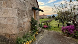 Property grounds - Casa Da Adega, between the Minho River and the Mountains (Sá)