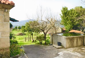 Property grounds - Casa Da Adega, between the Minho River and the Mountains (Sá)