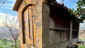 Property grounds - Casa Da Adega, between the Minho River and the Mountains (Sá)
