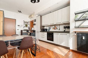 Dining - GuestHost - Comfortable 60m2 apartment, ideal for 4, on the 4th floor of a building with lift (steps to reach it). Located in Fiera Milano City between Portello and CityLife, a historic exhibition area now transformed into the Allianz MiCo convention cen (Milan)
