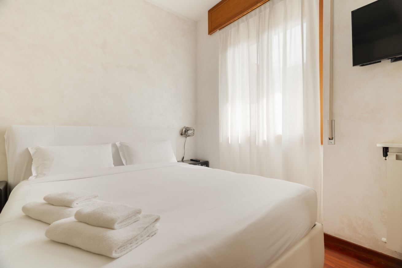 2 Schlafzimmer, Bügeleisen/Bügelbrett