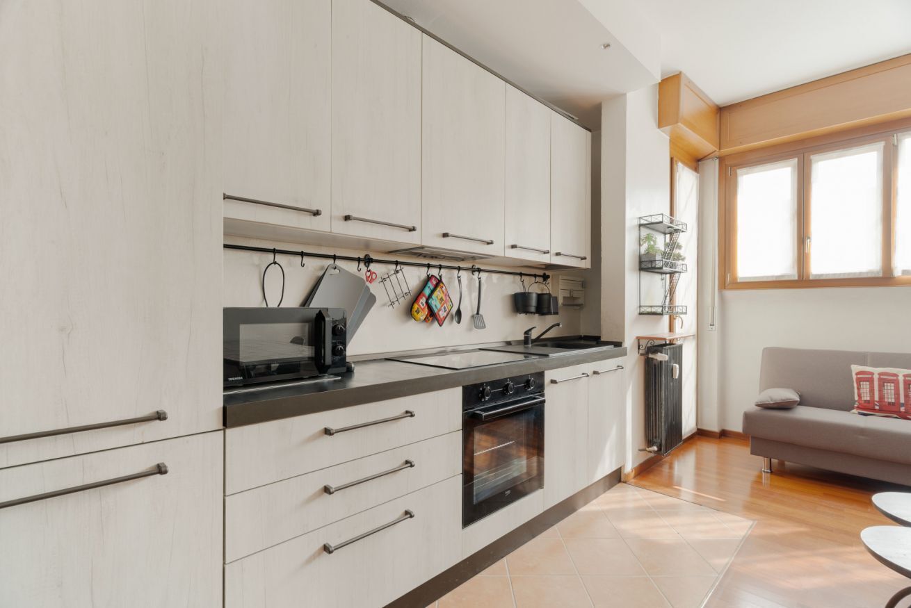 Kühlschrank, Mikrowelle, Geschirrspüler, Toaster