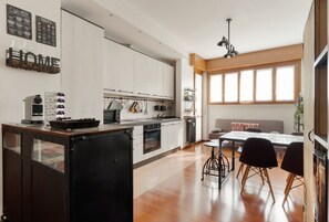 Interior - GuestHost - Comfortable 60m2 apartment, ideal for 4, on the 4th floor of a building with lift (steps to reach it). Located in Fiera Milano City between Portello and CityLife, a historic exhibition area now transformed into the Allianz MiCo convention cen (Milan)