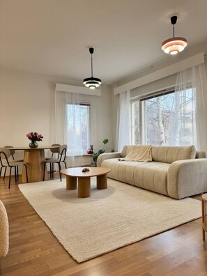 TV - Cozy Downtown Apartment with Private Finnish Sauna (Rovaniemi)