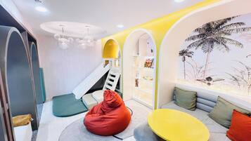 Condo, 3 Bedrooms, Smoking | 3 bedrooms