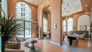 Condo, 3 Bedrooms, Smoking | Living room | Books