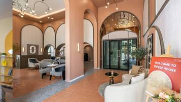 Condo, 3 Bedrooms, Smoking | Lobby