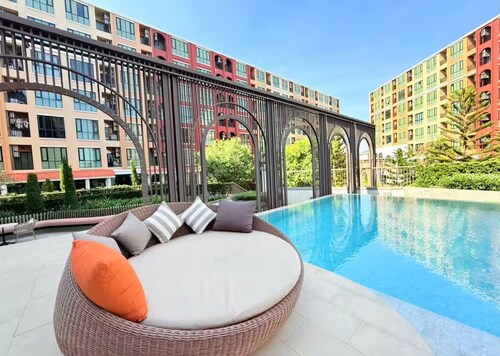 Luxurious 1 and Half Bedroom Condo With Resort-style Amenities in Nonthaburi