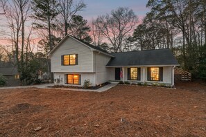 Exterior - Pool, Hot Tub, Movie & Game Room, Sauna - Luxurious Escape (Marietta)