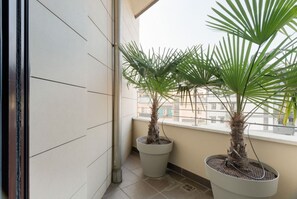 Interior - GuestHost - Modern 48m2 apartment, ideal for up to 5 people, located on the 9th floor of a building with lift.The accommodation is located 2 steps from the City Life district, the new place to be in Milan, an ideal place for shopping, a new concept of  (Milan)