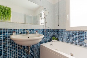 Bidet, serviettes fournies