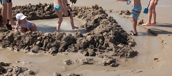 Guest Room “La Chambre de Geneviève et Léonce” with Shared Terrace, Garden & Wi-Fi