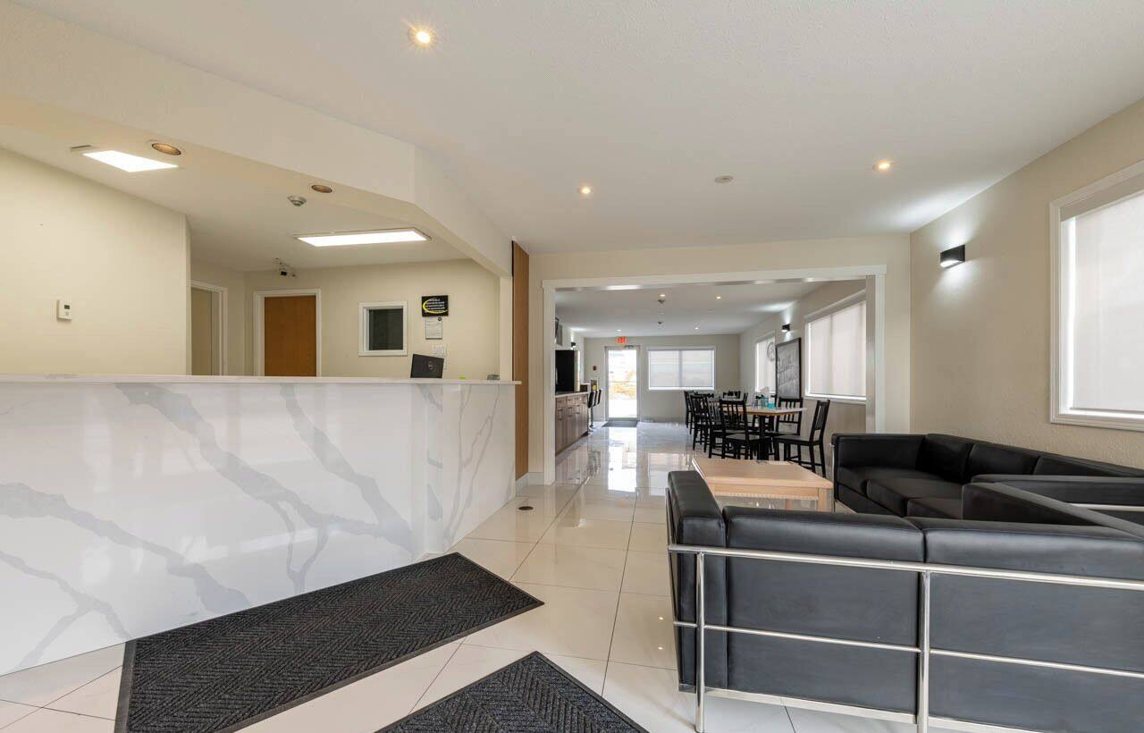 Super 8 By Wyndham Golden