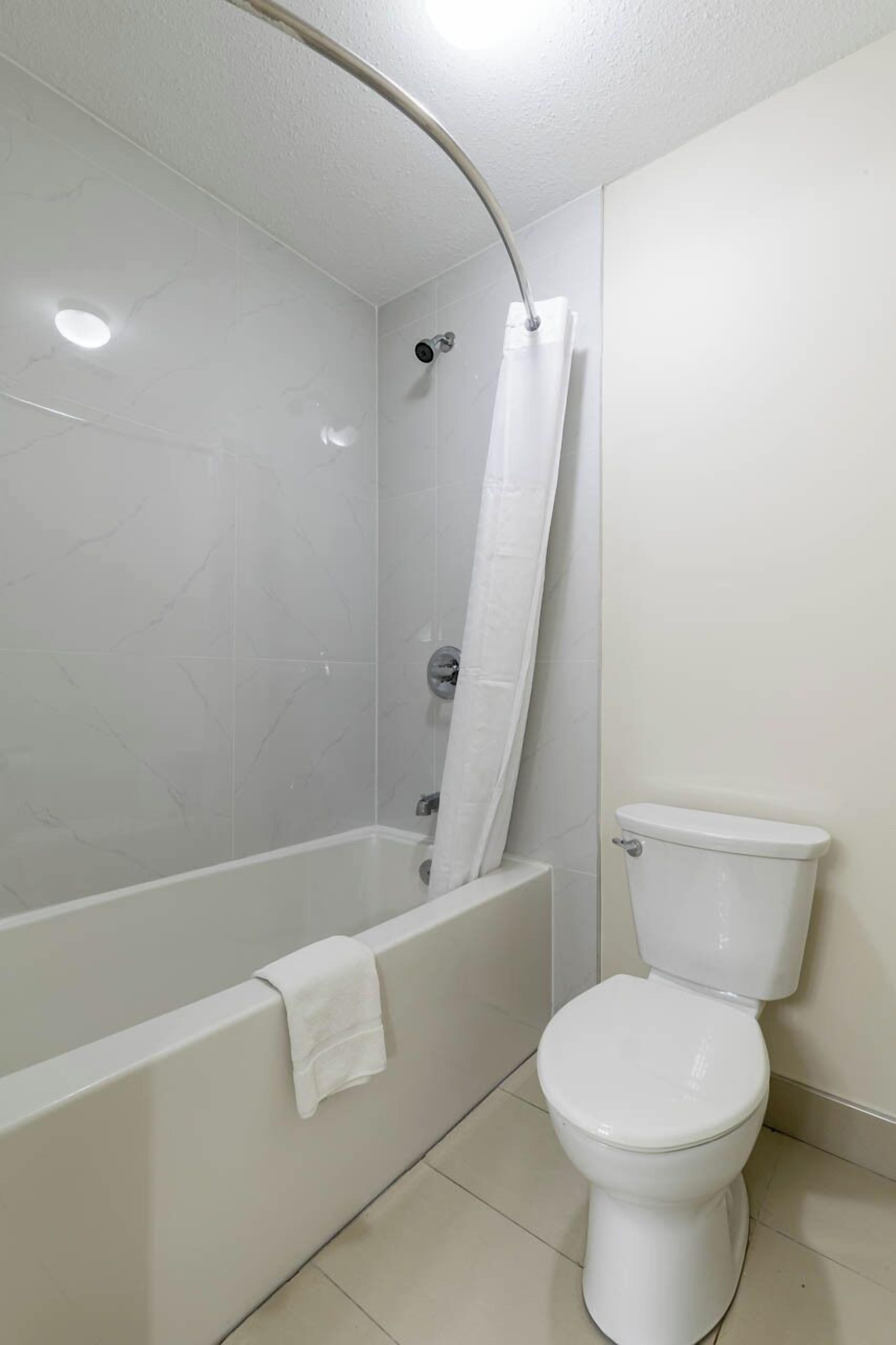 Room, 2 Queen Beds, Non Smoking | Bathroom