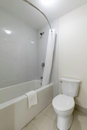 Room, 2 Queen Beds, Non Smoking | Bathroom