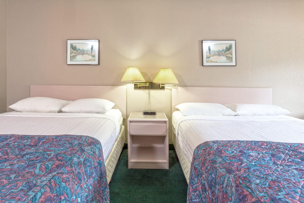 Room, 2 Queen Beds, Non Smoking