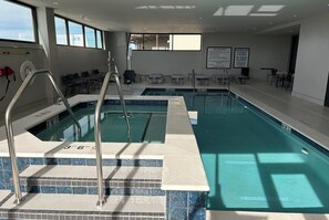 Indoor pool - Sugar Creek Hotel, Trademark Collection By Wyndham (Hinton)
