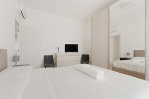 2 bedrooms, iron/ironing board - GuestHost - Cozy 50m2 apartment, perfect for 4 people, located on the 7th floor of a building with lift in the Calvairate district, the eastern area of ​​the city of Milan, a stone's throw from Porta Romana.The apartment is well connected to the cent (Milan)