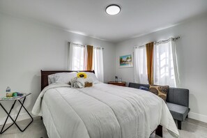 House (3 Bedrooms) | Interior - Cozy Fort Lauderdale Home w/ Yard: 7 Mi to Beaches (Fort Lauderdale)