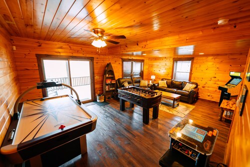 Serenity Now | Hocking Hills, Covered Hot Tub