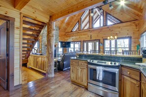 Interior - Serenity Now | Hocking Hills (Logan)