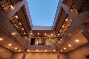 A modern building with a central atrium, multiple levels, and a skylight. - Casa Rosario Bed & City Oaxaca (Oaxaca)