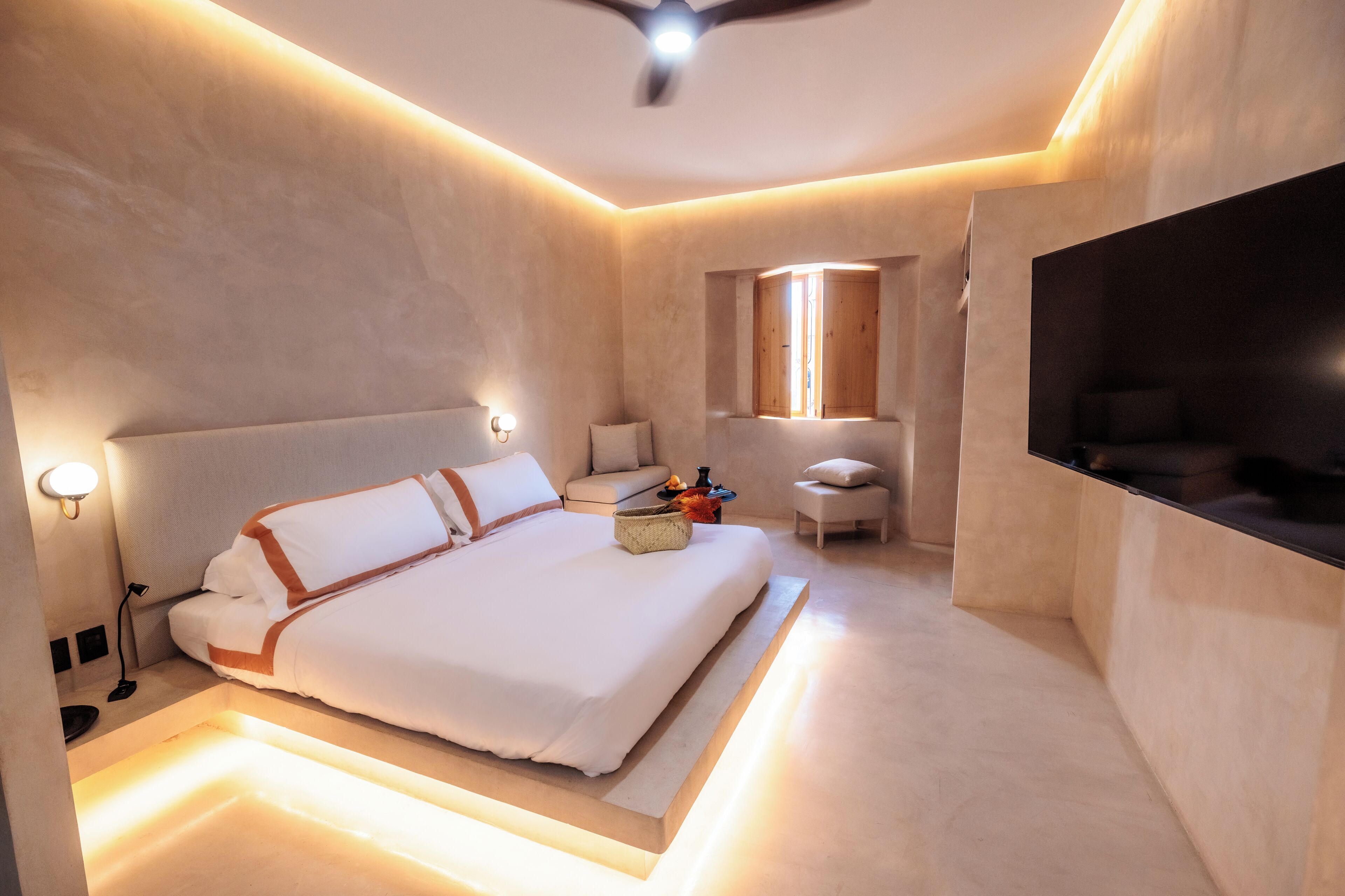 Deluxe Studio Suite, City View