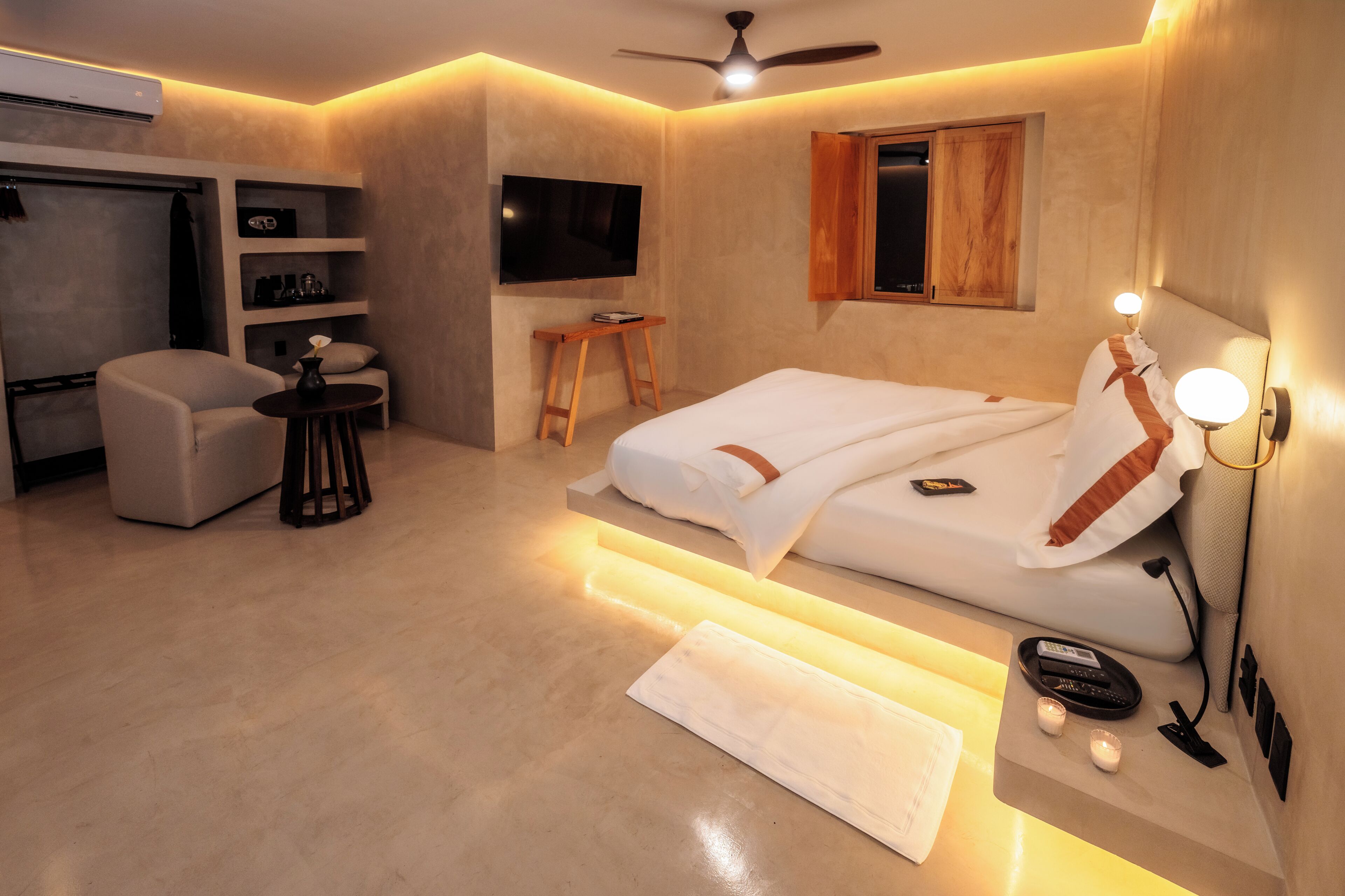 Deluxe Studio Suite, City View
