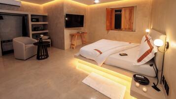 Deluxe Studio Suite, City View