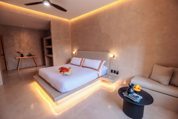 Deluxe Studio Suite, City View | In-room safe, iron/ironing board, free WiFi - Casa Rosario Bed & City Oaxaca (Oaxaca)