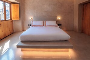 Luxury Studio Suite, City View | In-room safe, iron/ironing board, free WiFi - Casa Rosario Bed & City Oaxaca (Oaxaca)