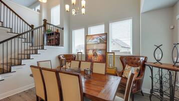 House (4 Bedrooms) | Interior