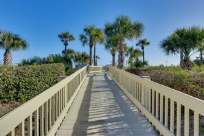 Interior - Steps to Shore & Restaurants: Coligny Beach Gem! (Hilton Head Island)