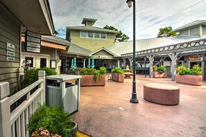 Interior - Steps to Shore & Restaurants: Coligny Beach Gem! (Hilton Head Island)