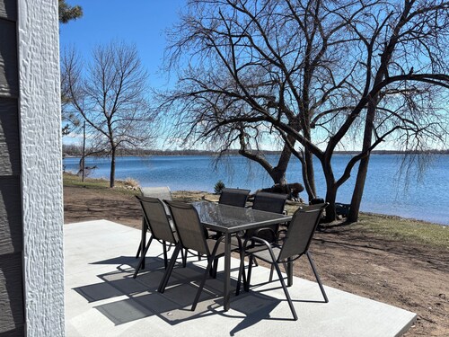  Waters Edge Cabin on Big McDonald Lake-Pickleball-Bike path-swimming-fishing