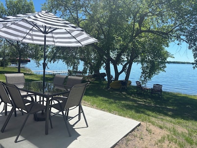  Waters Edge Cabin on Big McDonald Lake-Pickleball-Bike path-swimming-fishing
