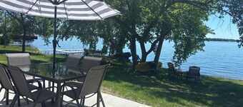 Waters Edge Cabin on Big McDonald Lake-Pickleball-Bike path-swimming-fishing