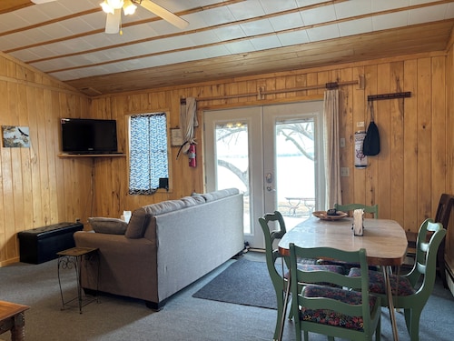  Waters Edge Cabin on Big McDonald Lake-Pickleball-Bike path-swimming-fishing