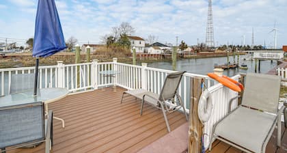 Dock! Waterfront Haven 2 Mi to Atlantic City Beach