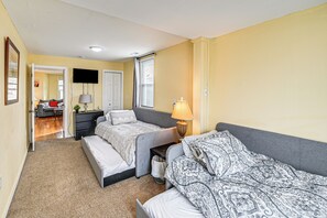 Interior - Dock! Waterfront Haven 2 Mi to Atlantic City Beach (Atlantic City)