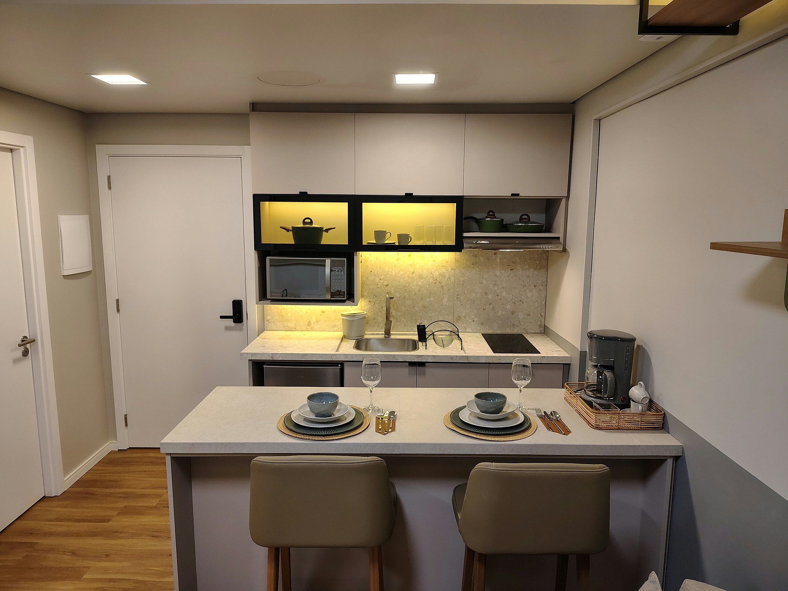 Studio | Private kitchen | Stovetop, cookware/dishes/utensils