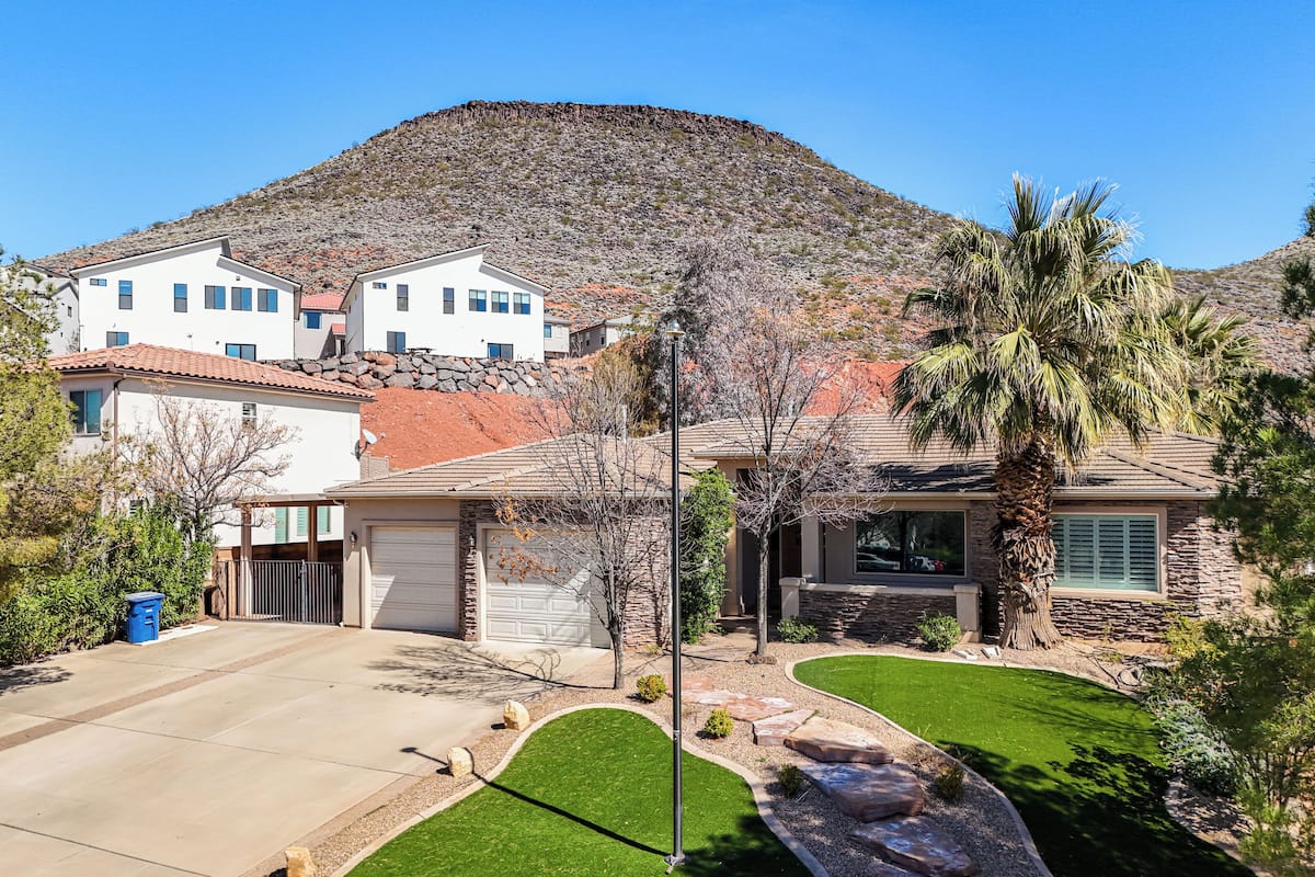 House (5 Bedrooms) | Front of property