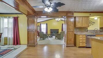 House (4 Bedrooms) | Interior