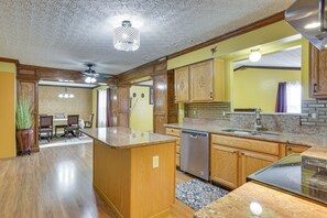 Interior - 6 Mi to Rickenbacker Airport! Columbus Area Home (Groveport)