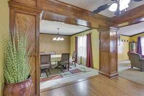 A dining area with a wooden table, chairs, and a ceiling fan. - 6 Mi to Rickenbacker Airport! Columbus Area Home (Groveport)