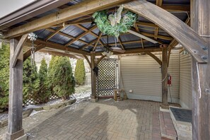 A covered outdoor area with a wooden structure, a brick floor, and a metal roof. - 6 Mi to Rickenbacker Airport! Columbus Area Home (Groveport)