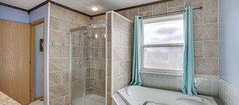 6 Mi to Rickenbacker Airport! Columbus Area Home