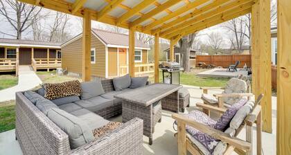 2 Mi to Nat'l Park: Riverside Smoky Mtn Cabin!